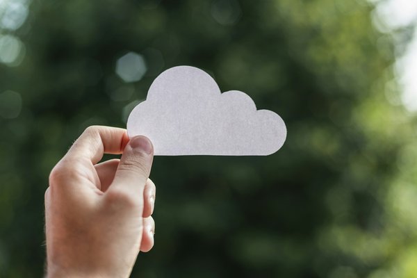 Comment les entreprises de services peuvent-elles bénéficier des technologies de cloud computing pour la gestion des données?